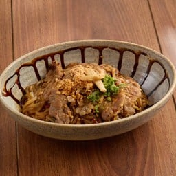 ก๋วยเตี๋ยวแห้งเนื้อน่องกรอบ