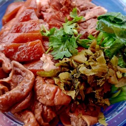 เนื้อล้วนราดข้าว