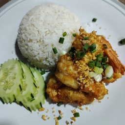 ข้าวกุ้งทอดกระเทียม