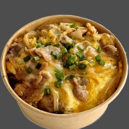 ข้าวญี่ปุ่นไข่ข้นหมูสไลด์ผัดซอสญี่ปุ่น