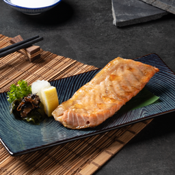 ท้องปลาแซลมอน/ท้องปลาฮามาจิ ย่างเกลือ / Grilled Salmon Toro/Hamachi Toro