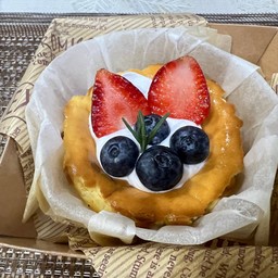 ชีสเค้กหน้าไหม้  basque burnt cheese cake top whip cream