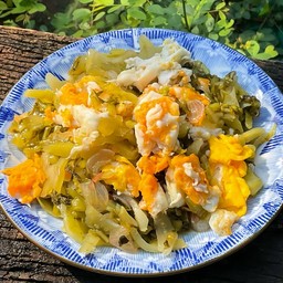 ผัดผักกาดดองใส่ไข่