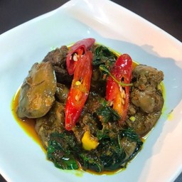 ผัดเผ็ดเครื่องในไก่ใบโหระพา