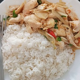 ข้าวผัดกะเพราไก่ชิ้น