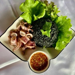 ข้าวอีกาปลาหมึกกระเทียม