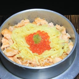 ข้าวอบปลาแซลมอน และไข่ปลาแซลมอน