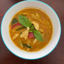 แกงกะทิหมู(มะเขือเปราะ มันแกว)