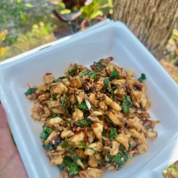 กะเพราเนื้อปูก้อน
