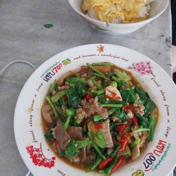 ผัดคะน้าหมูกับข้าว