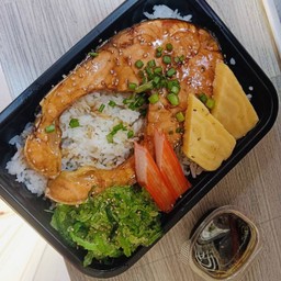 ข้าวหน้าแซลมอนเทอริยากิ