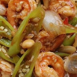 ข้าวผัดพริกหยวกรวมมิตร