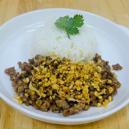 ข้าวเนื้อสับผัดกระเทียม