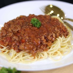 สปาเก็ตตี้โคขุนสับซอสมะเขือเทศ