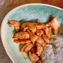 คอหมูคั่วเกลือ ราดข้าว