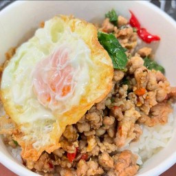 อาคารตามสั่ง มาม่าจัง ยำผลไม้ เครื่องดื่ม อิ่มอร่อย มีทุกอย่างที่กินได้