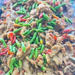 หมูผัดกะปิ{กับข้าว) กะปิชุมพร