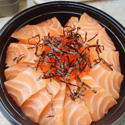 ข้าวหน้าปลาแซลมอน