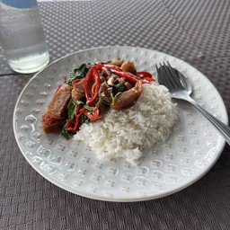 ข้าวกระเพรา หมู/ไก่