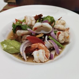 ยำรวมมิตรทะเล