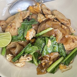 เส้นใหญ่ผัดซีอิ๊ว