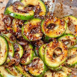 มะม่วงเบาใต้ (หั่นแว่น) คลุกแซ่บ