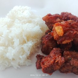 ข้าวเหนียวซี่โครองหมูทอดกระเทียม
