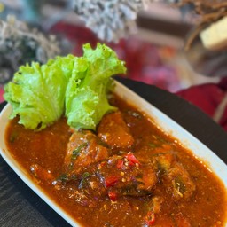 ผัดพริกแกงปลากระป๋อง (กับข้าว)