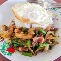 กระเพราหนวดหมึก+ไข่ดาว