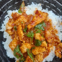 ผัดพริกแกงราดข้าว