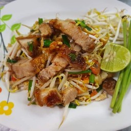 ผัดไทยหมูกรอบ