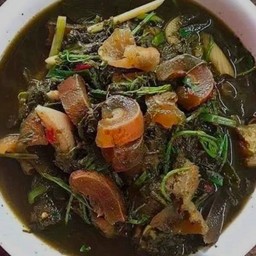 แกงขี้เหล็กใส่หนังวัว