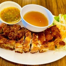 สามชั้นทอดน้ำปลา