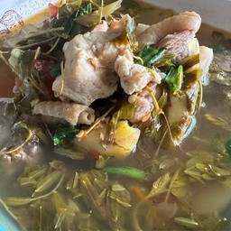 ต้มไก่บ้านมะขามอ่อน