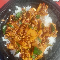 กระเพาหมูสับใส่หน่อไม้ดอง