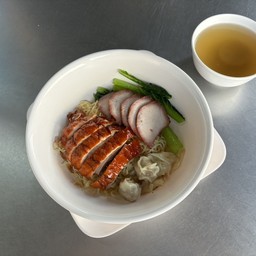 บะหมี่เกี๊ยวเป็ดย่าง และ หมูแดง แห้ง