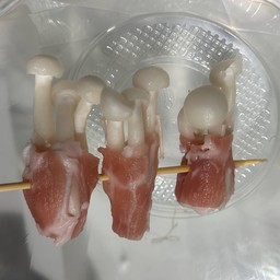 สามชั้นพันเห็ดชิเมจิ