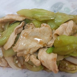 ข้าวไก่ผัดพริกหยวก