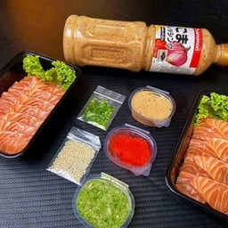 แซลมอนคลุกสลัดงาคั่ว M