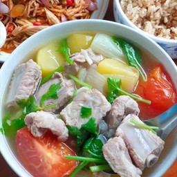 ซุปกระดูกหมูมันฝรั่ง