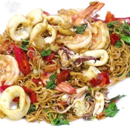 มาม่าผัดกระเพราทะเล