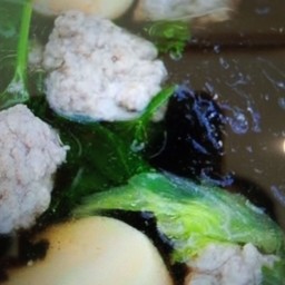 แกงจืดสาหร่ายเต้าหู้หมูสับ
