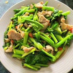 ผัดคะน้าหมูชิ้น