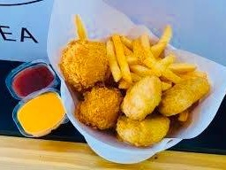 นักเก็ตไก่ + เฟรนช์ฟรายส์ (ชุดใหญ่)