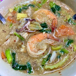 ราดหน้าเส้นใหญ่รวม