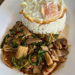 กะเพาเครื่องในเป็ด(ตับ,กึ๋น,ไส้)