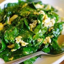 ใบเหลียงผัดไข่