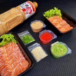 แซลมอนคลุกสลัดงาคั่ว L