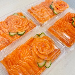 แซลมอนซาชิมิครึ่งกิโล