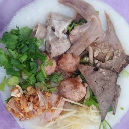 ร้านโจ๊กเตาถ่านสูตรโปราณByนายบูม